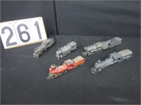 5 HO scale locomotives