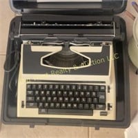 (2) Typewriters & Cases (SR)