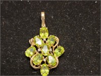 14k gold pin with light green