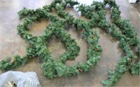 Garland w/ Pinecones (6) 8ft Sections