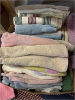 Box lot: Towels