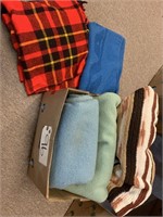 Box lot: Blankets-throws