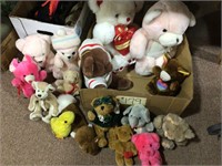 Box lot: Stuffed animals