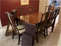 LARGE NICE QUALITY DINING TABLE W PADS & LEAVES