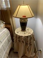 VTG TABLE LAMP & SIDE TABLE