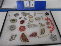 GROUPING COSTUMN JEWELRY