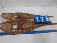 PAIR YOUTH SNOW SHOES