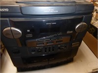 Sanyo disc/CD player w/ speakers