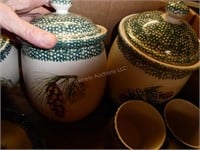 Thompson pottery pinecone set