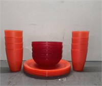 Tupperware plates, cups and bowls