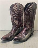 Pair of Size 9D Cowboy Boots