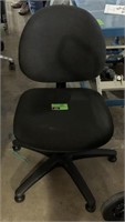 Rolling office chair (black)