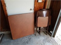 Samsonite card table and 4 chairs. 34x34.