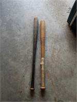 Lot of 2 vintage baseball bats. 33in