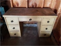Desk. Wood. 40x24x18.