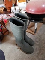 Rubber boots. Size 8