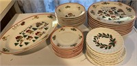 34pc Chirstmas Dishes