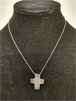 Sterling silver Cross pendant necklace. Approx 9
