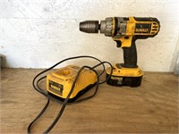 DeWalt Drill, Charger & Battery, Battery Bad