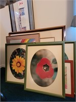 GROUP OF FRAMED PICTURES AND PRINTS