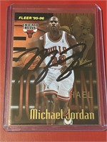 1995-96 Fleer Autographed Michael Jordan Card