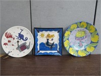 2 PORCELAIN PLATES & 1 PORCELAIN WALL CLOCK