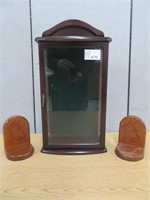 MAHOGANY DISPLAY CASE & PAIR OF WOODEN BOOKENDS