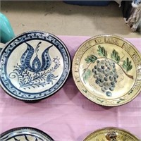 Round pottery decorative plates