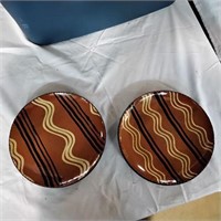 2 pottery plates