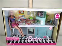 Barbie: Kitchen and doll kitchen gift set