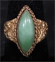 14K YELLOW GOLD AND GREEN JADE RING (SIZE 7.5)