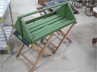 green berry basket carrier w/2 fold stools