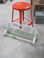 metal kitchen stool / wood towel rack