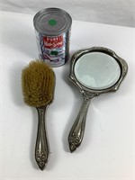 Ancien miroir et brosse à main en métal travaillé
