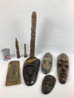 Statuettes et masques sculptés en bois