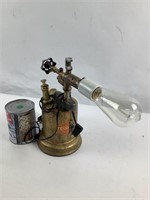 Lampe steampunk fait avec torche vintage