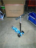 childs glowing wheel scooter (lightly used)