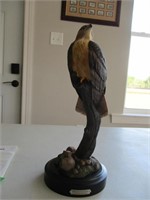 Red-Tailed hawk by Phil Gates Sculpture
