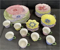 Set of ceramic floral dinnerware made in Italy