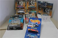 MIXED LOT OF TOY CARS