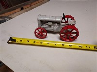 Fordson tractor- metal,  front wheels steer