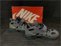 Nike Air Turf Raider (GS) size 6 youth shoes in