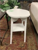 WHITE WOODEN PLANT STAND
