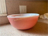 Pink Pyrex nesting bowl set