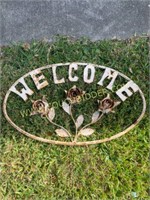 Cute metal welcome rose sign