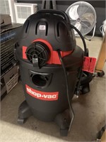 SHOP VAC WITH ACCESSORIES