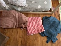 (3) Blanket/Throws