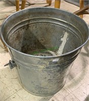 5 gallon galvanized bucket with a handle (800)