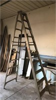 12’ tall aluminum ladder