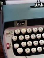 Smith-Corona Classic 12 Typewriter with Case